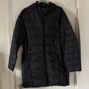 Elegant Black Hooded Puffer Jacket